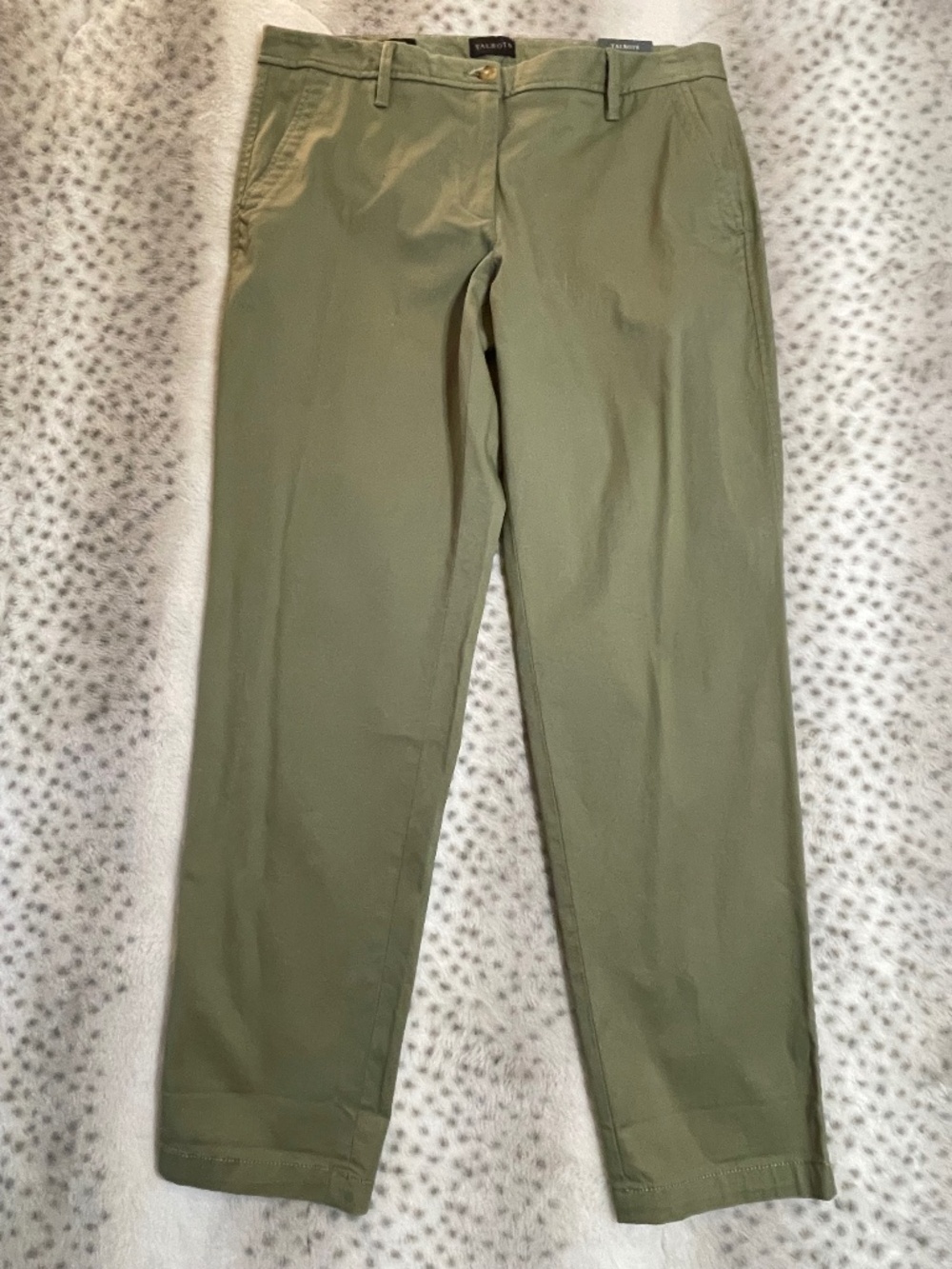 Chico’s khaki colored chinos. Size 6. New with tags